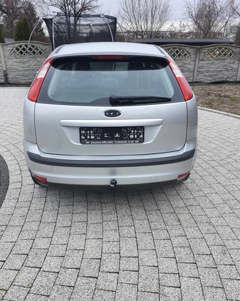 Ford Focus cena 6900 przebieg: 200000, rok produkcji 2006 z Ozorków małe 137